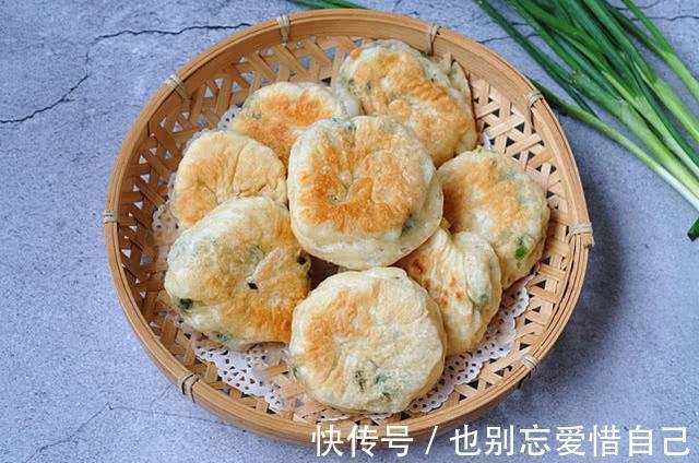 不揉面,不擀皮,早餐饼如此做特省事,蓬松柔软,比油条更好吃!