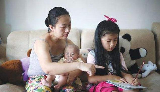 宝妈|有老人带娃和没老人带娃的家庭,有什么不同呢?
