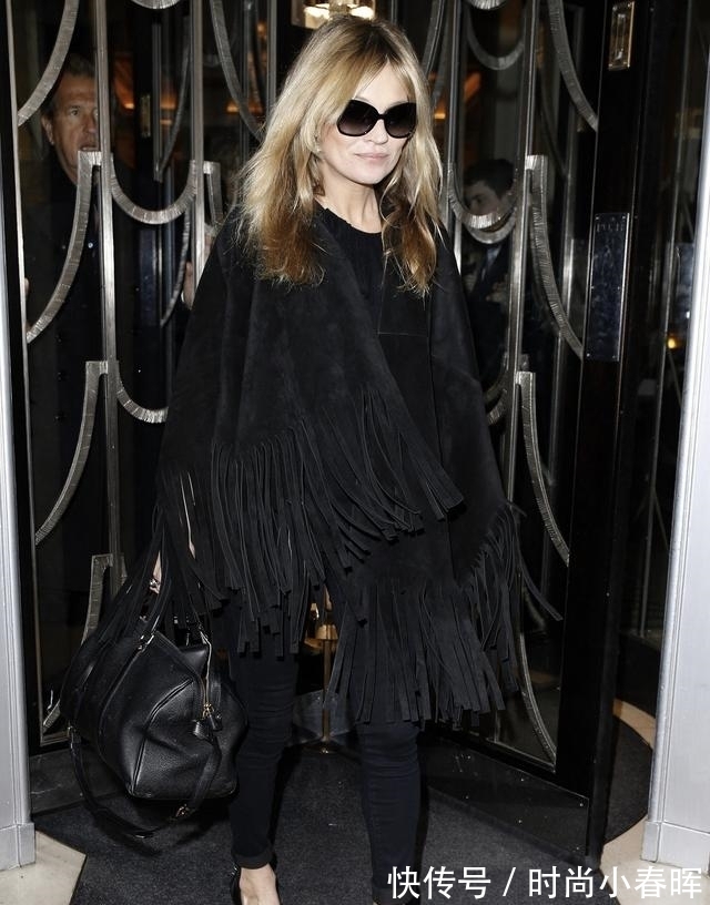 高跟鞋|孟晚舟携老公露面!穿黑裙长发披肩温柔优雅,抬头看丈夫一脸崇拜