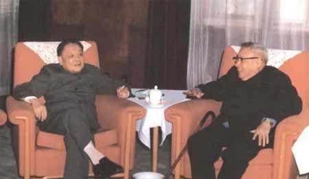 邓小平|邓小平给了老同学蒋经国“重重一击”,蒋经国难过的半夜痛哭!