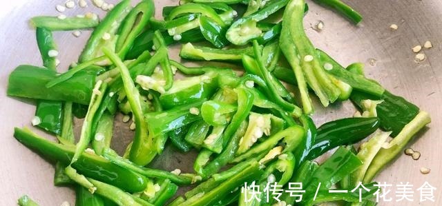 素辣椒|酱炒鸡蛋辣椒，简单的食材，不简单的美味！好吃下饭，太香了！