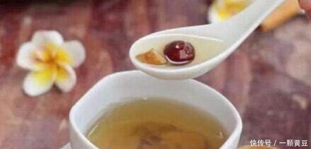 每天早上喝它，不出一个月可以让你的皮肤嫩到滴出水！