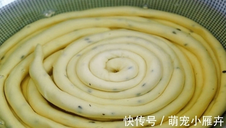 秋天,吃饼干面包不如吃它,我家一周做一次,咸香酥脆,特好吃