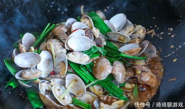 花蛤好吃沙子多教你一招,摇一摇5分钟,吐沙干净没腥味