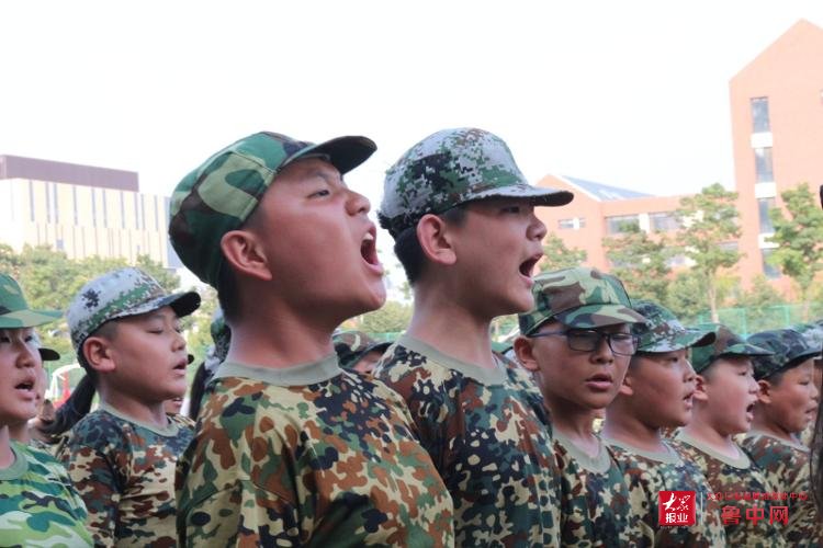 大众日报淄博融媒体中心|桓台县城南学校：军训汇演 彰显城南风采