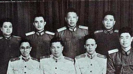 军长|他是第65军首任军长，海边钓鱼遭遇不测，调查死因的公安也身亡