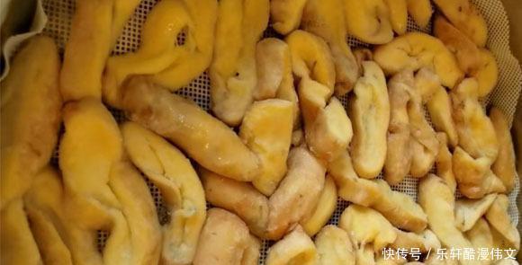 这食材很常见,一块多钱一斤,多买些放冰箱一冻再一蒸,老好吃了