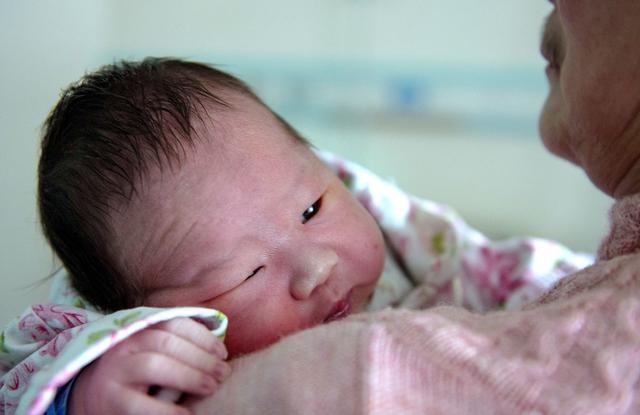 租房|“租房住,还生二胎,疯了吧!”被嘲宝妈回应:吃你家米了?