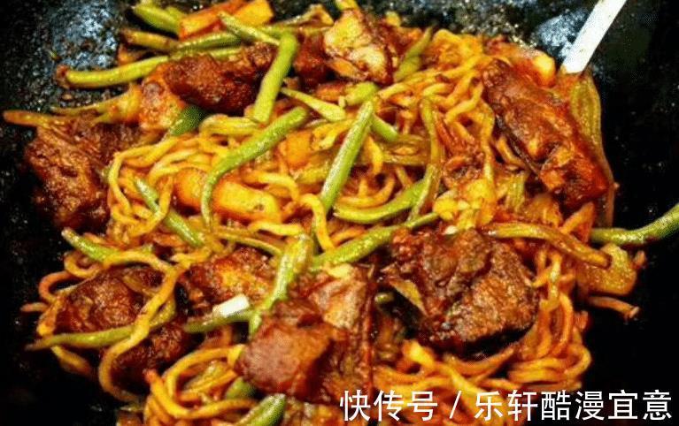 盖子|做焖面也有讲究，教您一招，面条筋道入味，香气浓郁，一看就会做