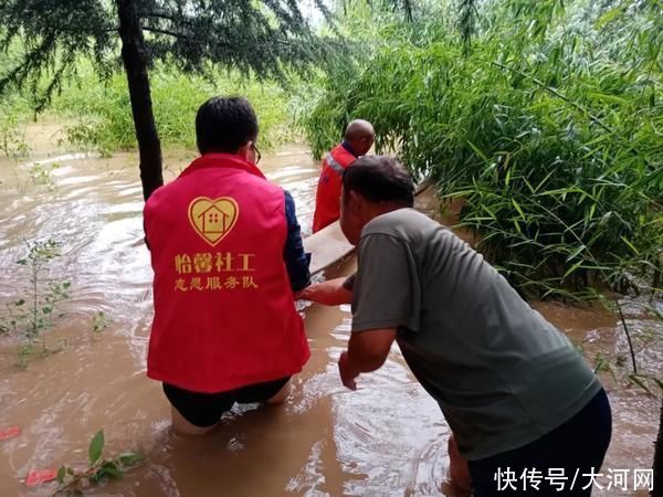 田玉胜|河南防汛救灾的医疗力量丨关键时刻，他跳进河沟与解放军战士并肩奋战