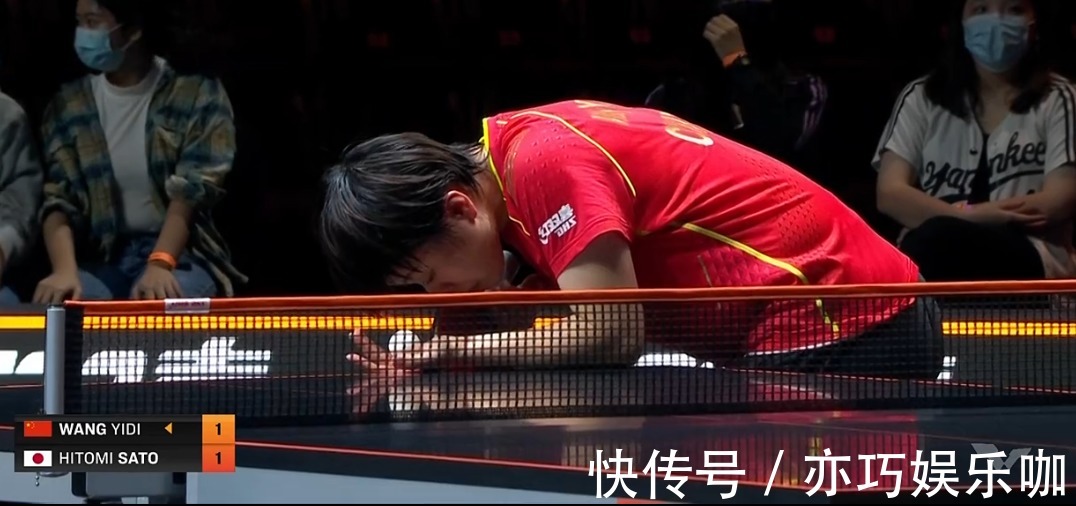 佐藤瞳|王艺迪0-1落后,逼得她两次打瘫日本选手,上演火爆对峙寸土不让