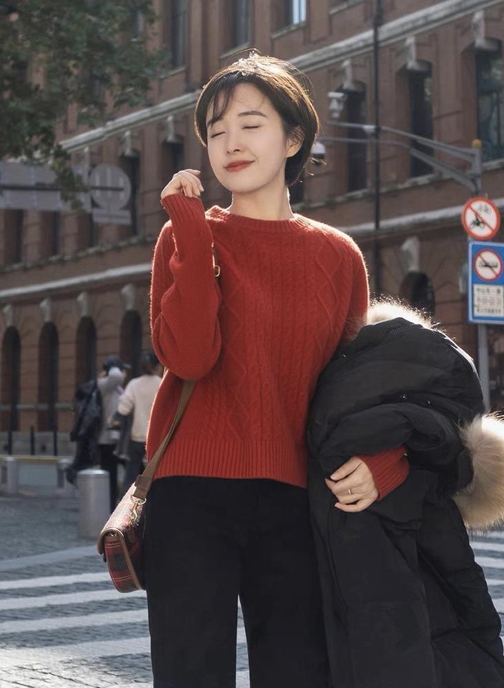 女人味|谁说黑色显老气?记住这4个技巧,不老气、不扮嫩,简约得体才是美