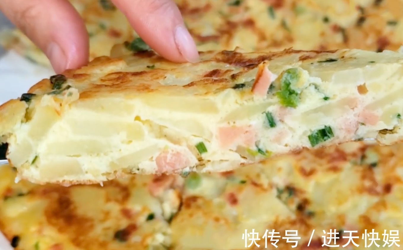 吃法|土豆不要炒着吃了，换个新吃法，咸香美味，一口下去满满的馅料