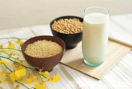 椰子|孕期严守八杯水还是发现羊水偏少,得知原因后,孕妈感到惭愧