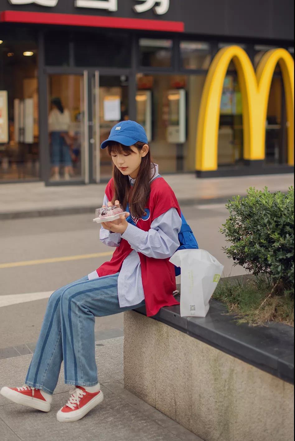 流行色|别总穿黑白灰,试试这些“流行色”穿搭,巨显白显气质感!