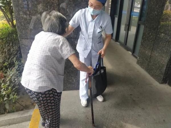老奶奶|88岁老奶奶出门买菜，找不到回家路，一场“寻亲记”开始了