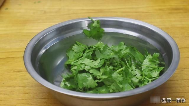 简单实用的孜然羊肉做法，几分钟就是一道菜，一看都想吃