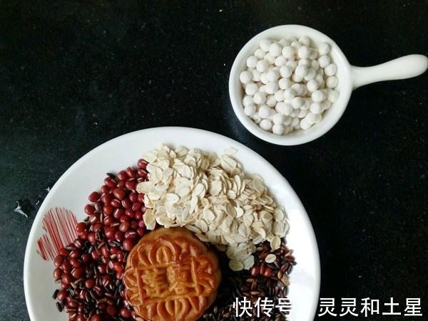 中秋过后吃剩月饼不要扔,教你一招,秒变剩月饼,软乎乎又香甜!