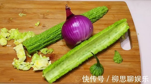 苦瓜|苦瓜不要只炒了,教你新做法,我家一周吃4次,营养又解馋,真香