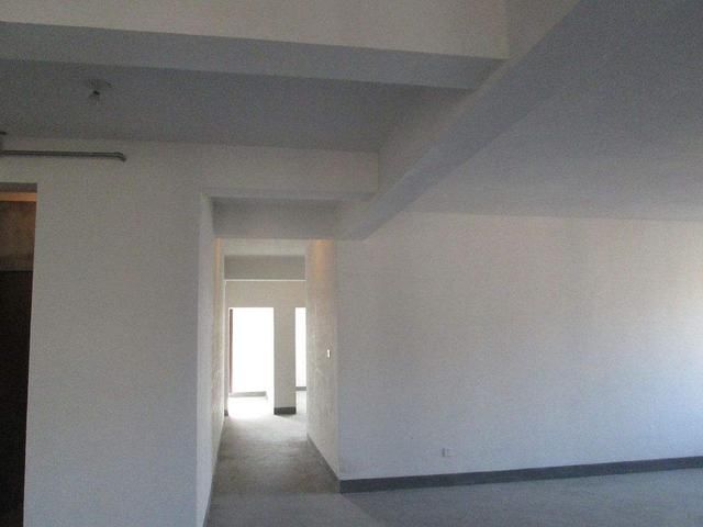 吊顶|客厅不吊顶只走石膏线,中间横梁如何处理?听老师傅一说搞清楚了