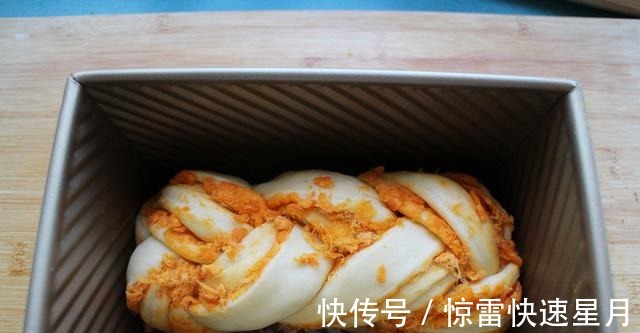 咸蛋黄|一口爱上,给你活力满满的早餐咸蛋黄肉松吐司!