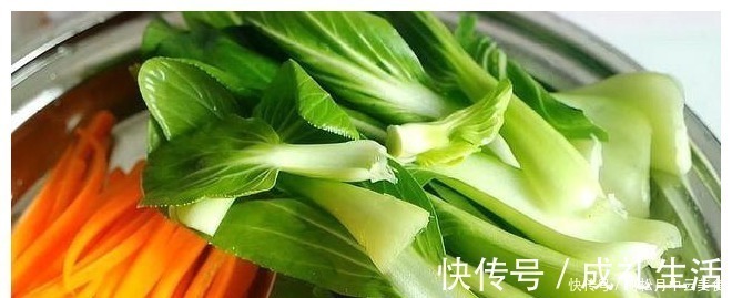 大厨教你在家做炒面,实在太香了,看着都好吃,先收藏了!