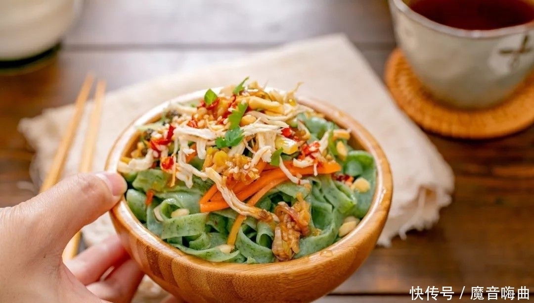 天这么热别吃饭了!这一碗美味,酸爽开胃又低脂