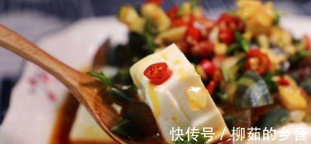 凉拌皮蛋|凉拌皮蛋总觉得又涩又腥，教您多加几个料，皮蛋好吃不腥气！