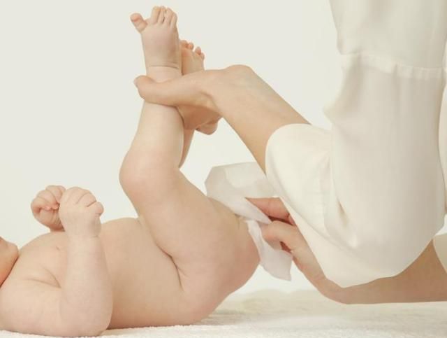 臀部|3个月宝宝坚持用护臀膏,还是起尿布疹?过来妈咪谈经验……