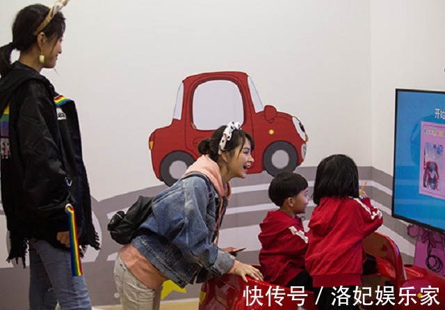 亲子|小学生帮妈妈写请假条火了，单位领导看完泪目奖励千元休假5天