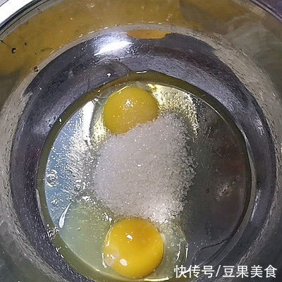 #健康甜蜜烘焙料理#草莓酥粒马芬蛋糕