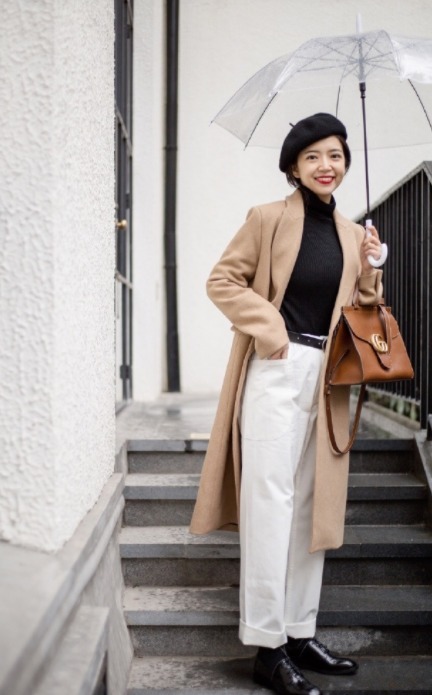 小个子 放弃打底裤吧,潮人更喜欢“大衣+小白裤”,清爽时髦显腿长!