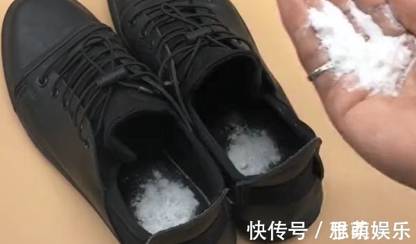 茶叶 在鞋子里面撒上一把“它”,不管多臭的鞋子,分分钟去除臭味!