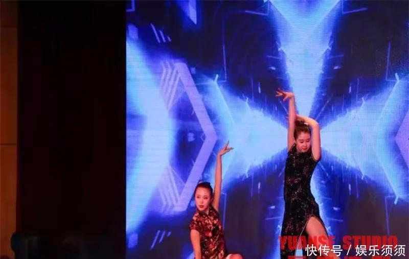 实践|【化妆实践】12.12“廿廿不忘,逐梦前行” 迎新晚会