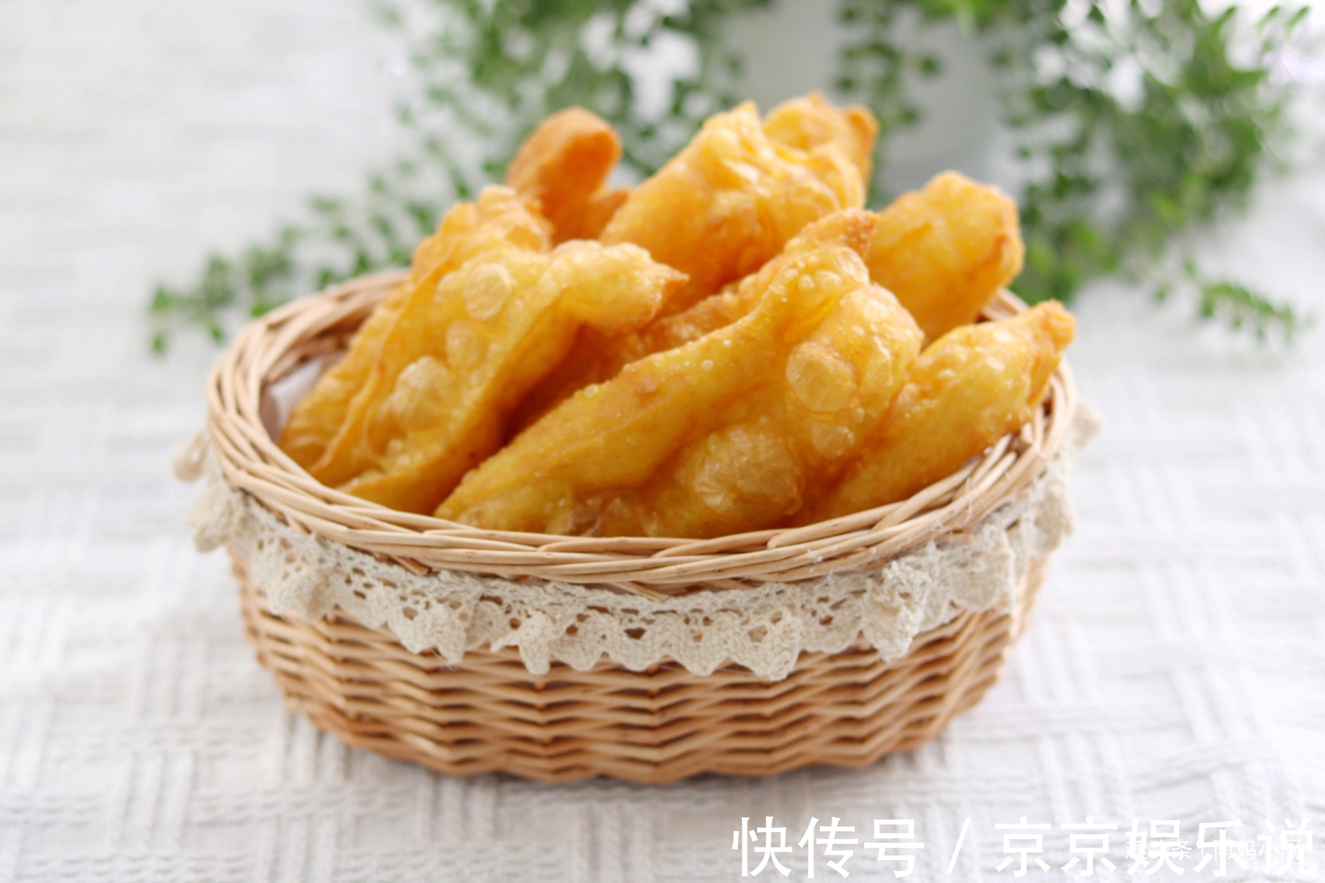 想吃油条别再买了,在家自己做好吃又卫生,个个空心又酥脆