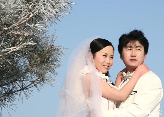 婚礼现场新娘独自开车前来,只因接亲堵门时女方舅舅硬要5条中华