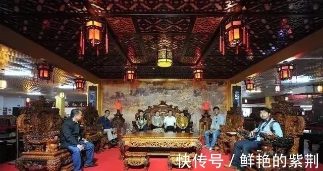 官帽椅&20多吨的黄花梨就出了17件家具,标价1.9亿,卖了5年都卖不出去!