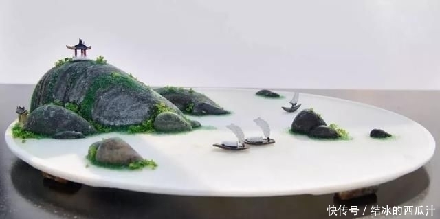 用石头盘子来养花，变成小盆景，价值能翻好几倍