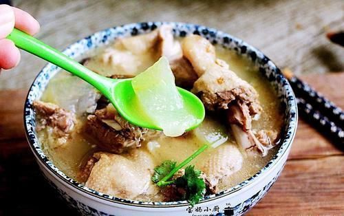 滋补|白萝卜和它一起炖，隔三差五吃，汤汁鲜美，咳嗽不咳，常吃肠胃好