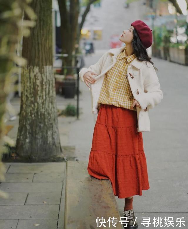 最近火了一种“复古暖色系”穿搭,好看洋气,冬天这么穿就对了
