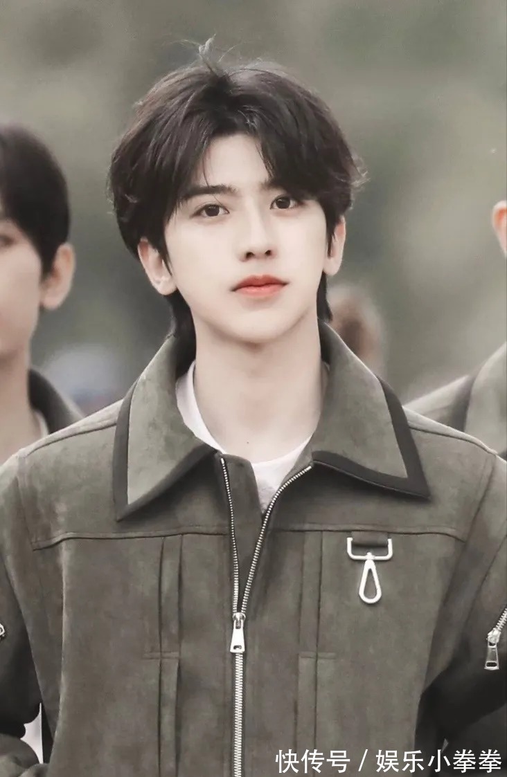 常驻嘉宾|《跑男黄河篇2》路透，3位女嘉宾都是双马尾，风格现在大不一样