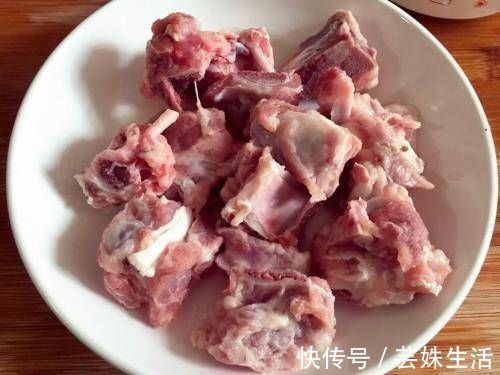 豆瓣酱|排骨千万不要直接下锅煮，多加上这1步，更香更嫩还不腥