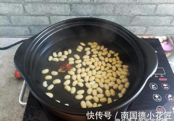 米饭|这菜跟黄豆一起煮,香辣开胃还补钙,3碗米饭不够吃