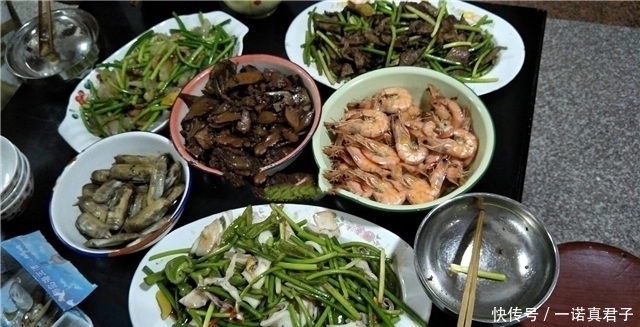 吃饭|搬新家请亲戚吃饭,我花半天准备一桌菜,饭后婆婆给了个大红包!