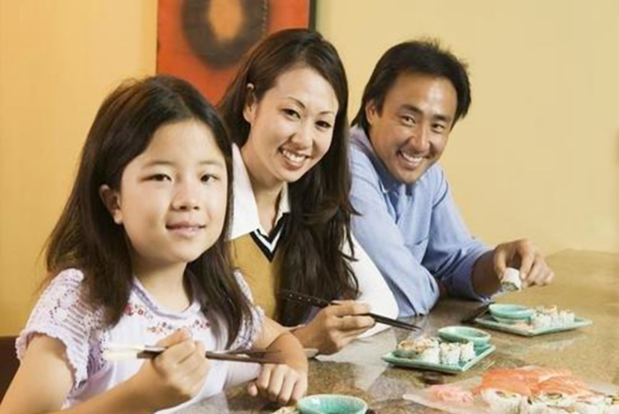 餐桌礼仪|孩子是否情商高,从餐桌上就能看出来,有这三种表现的娃赶紧纠正