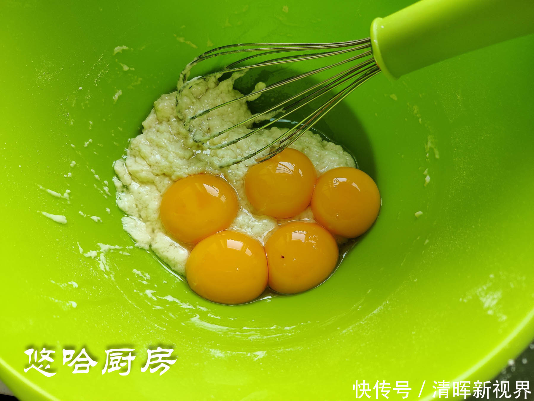 回到|百分百成功的Kitty戚风蛋糕,松软湿润不开裂,一秒回到纯真童年