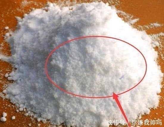 地板|天天拖地还是脏？家政阿姨教我一招，拖地加这几样，地板干净光滑