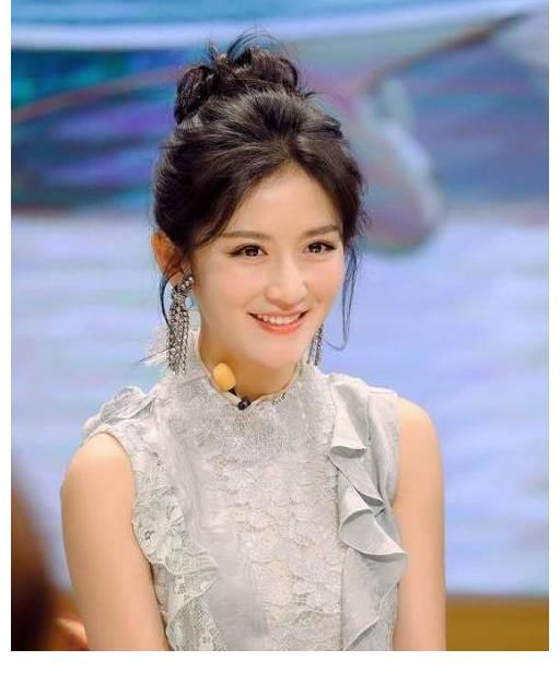 太阳女神谢娜携夫录制东方卫视春晚，是要跳槽的节奏？