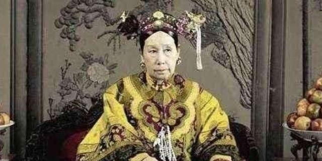 嘴里|慈禧死前喝王八汤续命，刚咽气，太监就往她嘴里放一颗夜明珠