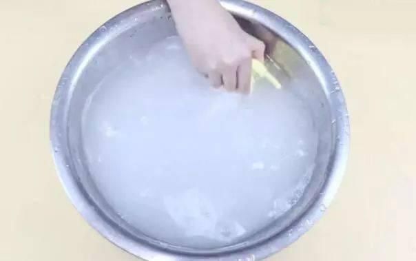 原来洗洁精瓶子上的压嘴还有这样的妙用,改造后放在家里太实用······